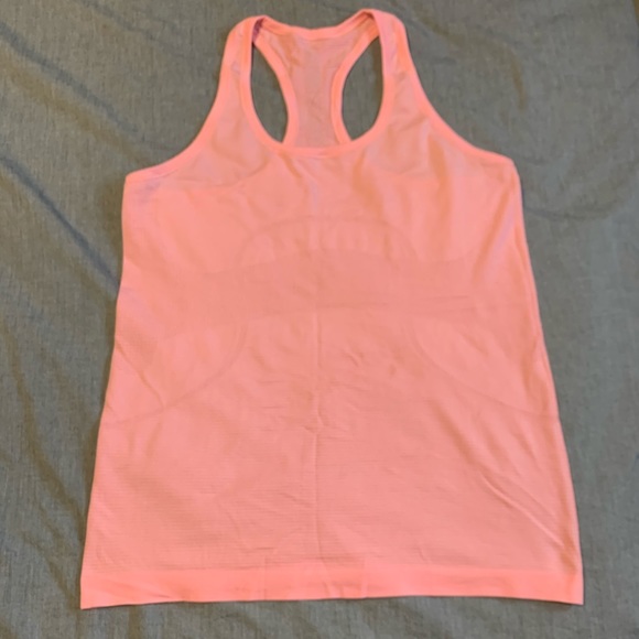 Lululemon workout top - Picture 2 of 2